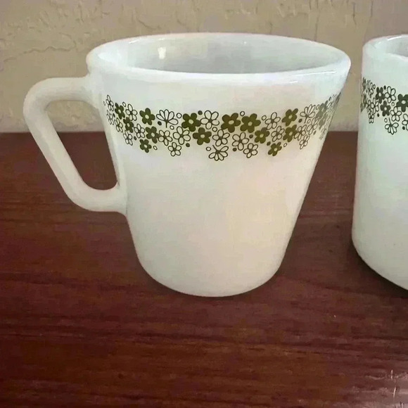 Pyrex Spring Blossom Milk Glass Coffee Mugs Cups Set Of 2 Crazy Daisy Vintage - Picture 3 of 9